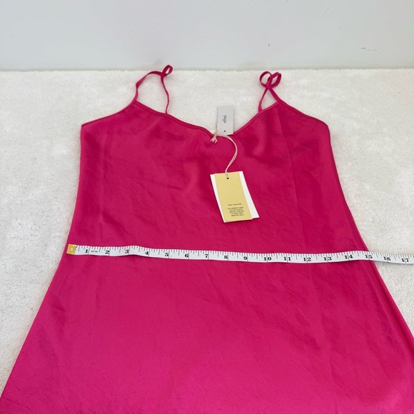 Aritzia - Wilfred - Sonnet Satin Dress - VITAL PINK/KHAKI
ROSE
VITAL/KAKI size S - Picture 13 of 15